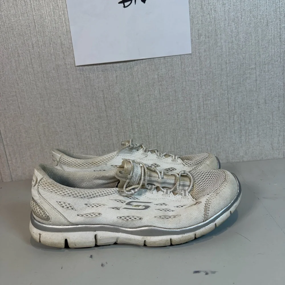 Skechers Womens Gratis‎ Going Places 22603 White Running Shoes Sneakers Size 9